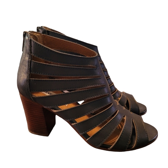 Steve Madden Vendetta navy cage booties  - 8.        G - Picture 3 of 8